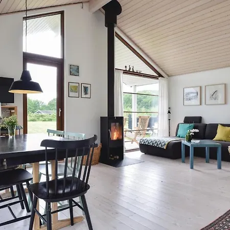 2 Bedroom Cozy In Tranekaer Hou